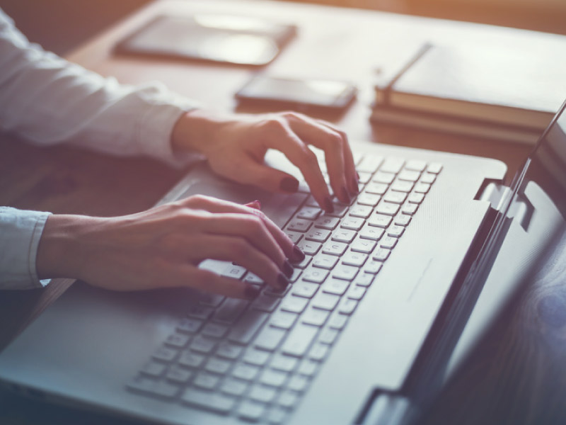 Webdesign und Service von Bayerwaldmedia mit übersichtlicher Navigation und modernen Design-Elementen